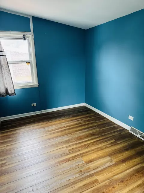 Bedroom - 2017 Pine St #B, Des Plaines, IL 60018 photo 5 of 6