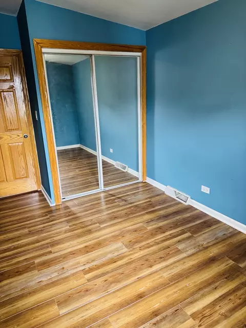 Bedroom - 2017 Pine St #B, Des Plaines, IL 60018 photo 4 of 6