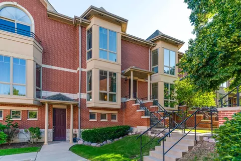62 Legacy Ln, Wheeling, IL 60090
