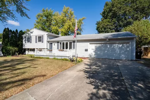402 Bradley Ln, Normal, IL 61761