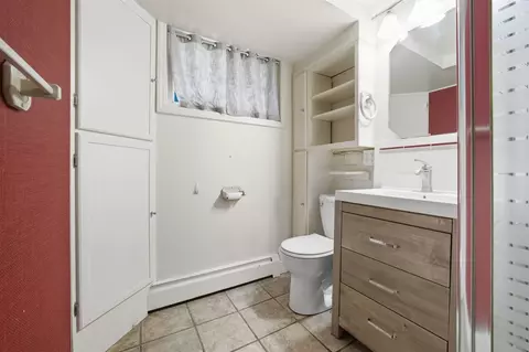Bath - 402 Bradley Ln, Normal, IL 61761 photo 1 of 2