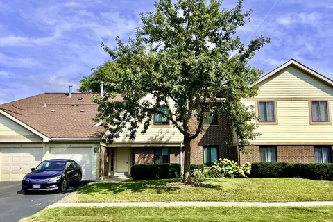 906 E Kings Row Ave #1, Palatine, IL 60074