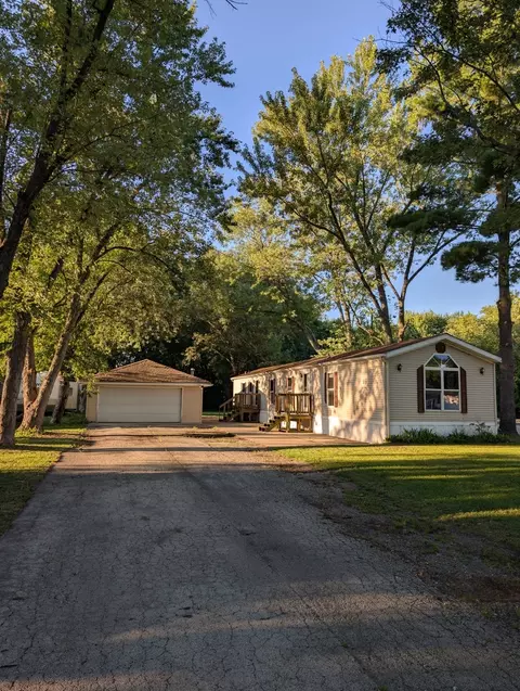 642 W Bergera Rd, Braidwood, IL 60408