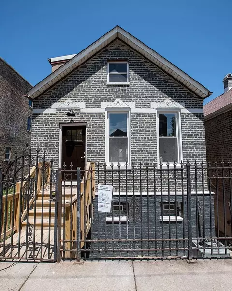 2120 W 18th St, Chicago, IL 60608