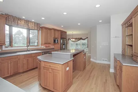 Kitchen - 37 River Ridge Dr, Sleepy Hollow, IL 60118 photo 3 of 3
