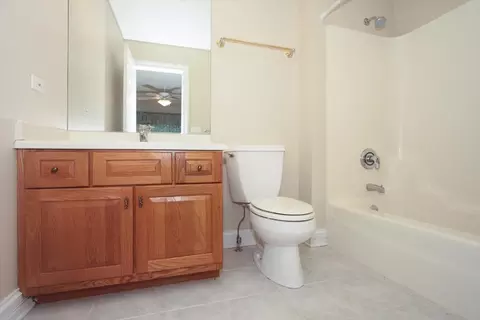 Bath - 37 River Ridge Dr, Sleepy Hollow, IL 60118 photo 4 of 6