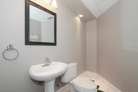 Bath - 37 River Ridge Dr, Sleepy Hollow, IL 60118 photo 1 of 6