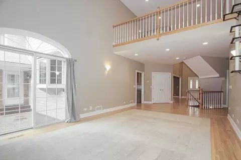 Living - 37 River Ridge Dr, Sleepy Hollow, IL 60118 photo 5 of 5