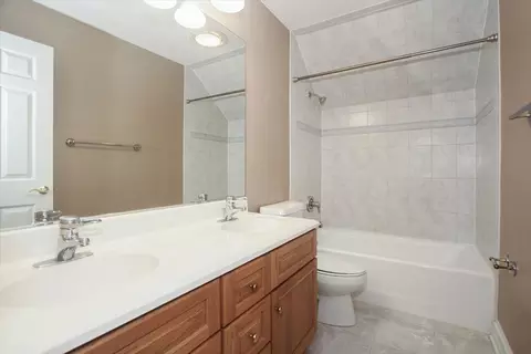 Bath - 37 River Ridge Dr, Sleepy Hollow, IL 60118 photo 5 of 6