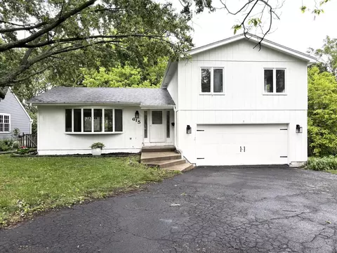 615 N Blanchard St, Wheaton, IL 60187