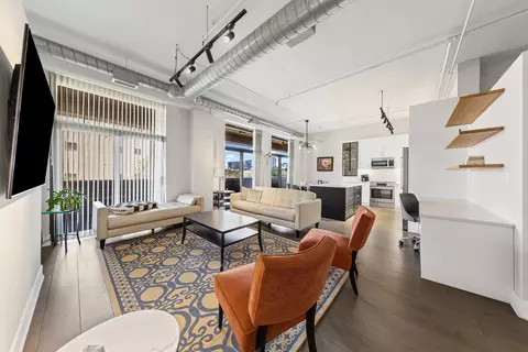 Living - 1301 W Madison St #306, Chicago, IL 60607 photo 3 of 4