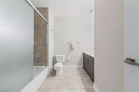 Bath - 1301 W Madison St #306, Chicago, IL 60607 photo 3 of 3