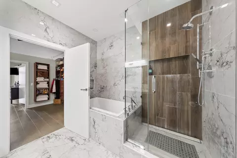 Bath - 1301 W Madison St #306, Chicago, IL 60607 photo 2 of 3