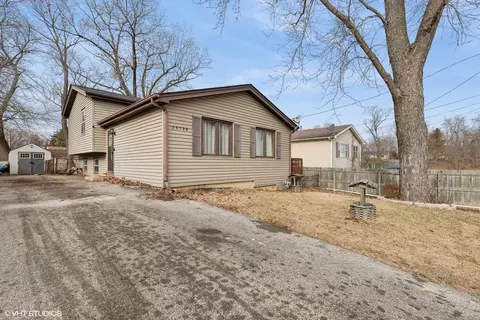 35720 N Laurel Ave, Ingleside, IL 60041