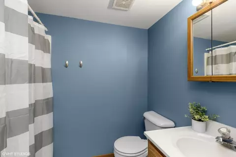 Bath - 35720 N Laurel Ave, Ingleside, IL 60041 photo 2 of 2