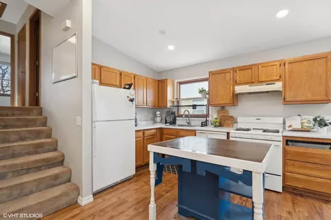 Kitchen - 35720 N Laurel Ave, Ingleside, IL 60041 photo 3 of 5