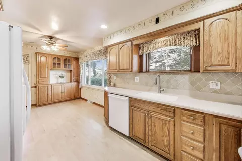 Kitchen - 516 Short Ln, Glenview, IL 60025 photo 1 of 4