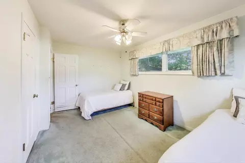 Bedroom - 516 Short Ln, Glenview, IL 60025 photo 4 of 6