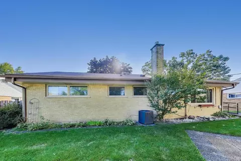 Exterior - 516 Short Ln, Glenview, IL 60025 photo 2 of 7