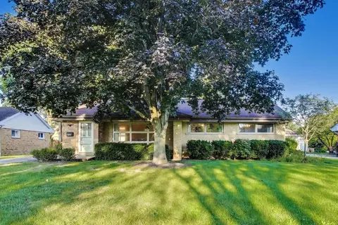 516 Short Ln, Glenview, IL 60025