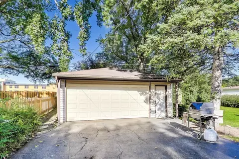 Exterior - 516 Short Ln, Glenview, IL 60025 photo 5 of 7