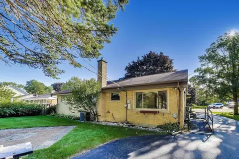 Exterior - 516 Short Ln, Glenview, IL 60025 photo 3 of 7