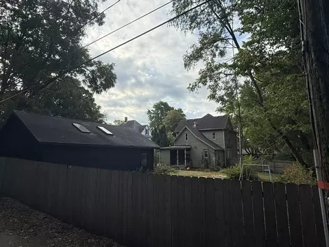 404 E Park St, Champaign, IL 61820 photo 5