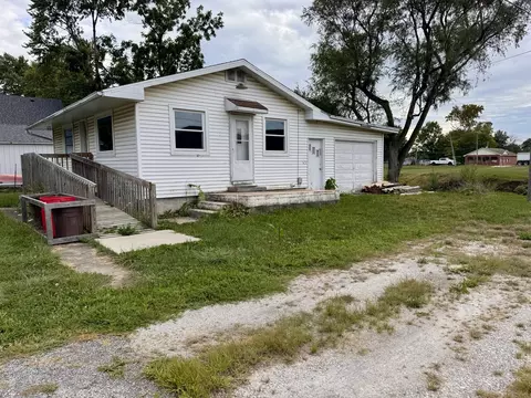 226 S Beech St, Forrest, IL 61741 photo 4