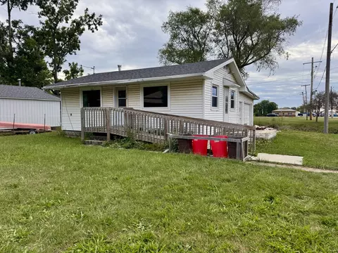 226 S Beech St, Forrest, IL 61741 photo 3