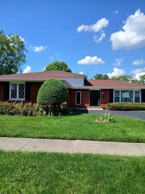 226 S Hickory St, Glenwood, IL 60425