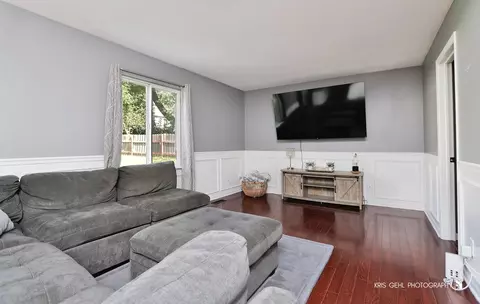 Living - 205 S Cross Trl, Mchenry, IL 60050 photo 3 of 3
