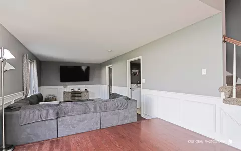 Living - 205 S Cross Trl, Mchenry, IL 60050 photo 2 of 3