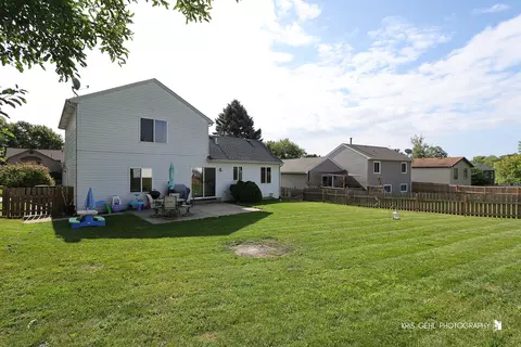 Exterior - 205 S Cross Trl, Mchenry, IL 60050 photo 3 of 4