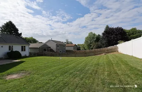 Exterior - 205 S Cross Trl, Mchenry, IL 60050 photo 4 of 4