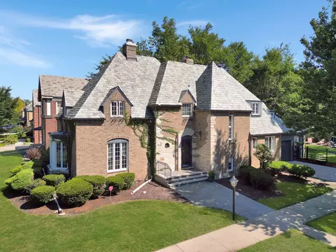 7424 Berkshire St, River Forest, IL 60305