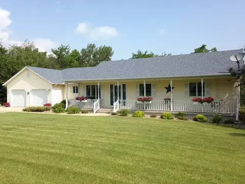 5897 Country Meadow Ln, Clinton, IL 61727