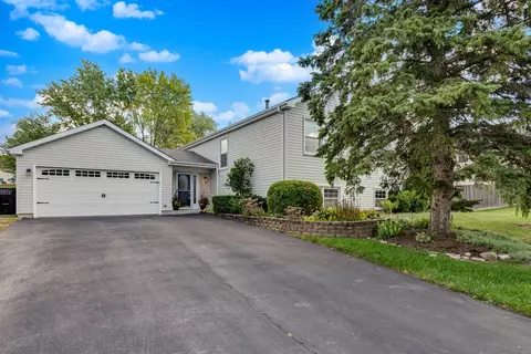 810 Red Bridge Rd, Lake Zurich, IL 60047