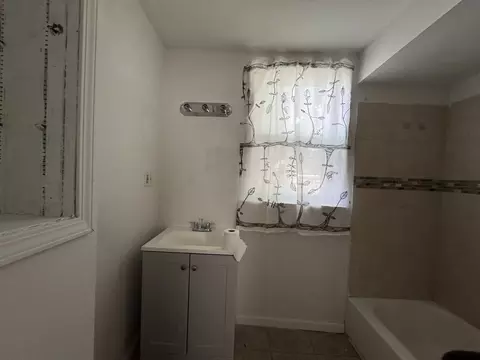 Bath - 3543 S Artesian Ave, Chicago, IL 60632 photo 1 of 1