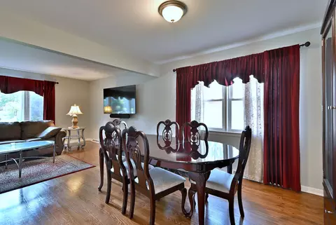 Dining - 565 S Lyman Ave, Des Plaines, IL 60016 photo 1 of 1