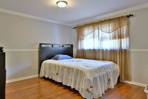 Bedroom - 565 S Lyman Ave, Des Plaines, IL 60016 photo 2 of 3