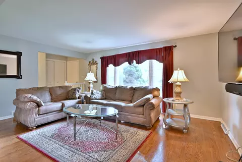 Living - 565 S Lyman Ave, Des Plaines, IL 60016 photo 1 of 1