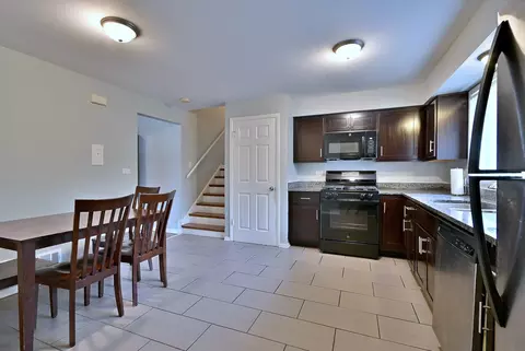 Kitchen - 565 S Lyman Ave, Des Plaines, IL 60016 photo 2 of 3