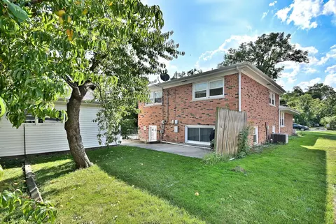Exterior - 565 S Lyman Ave, Des Plaines, IL 60016 photo 2 of 2