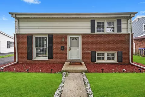 221 S Park Blvd, Glen Ellyn, IL 60137