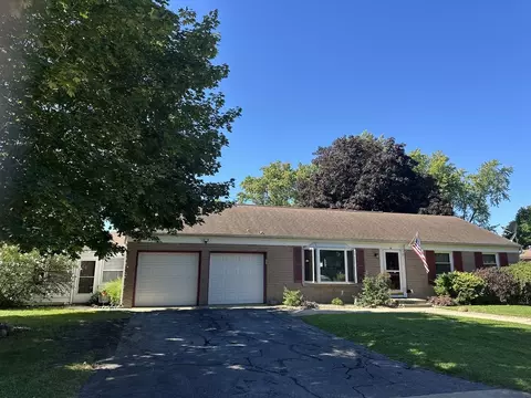 10 Oakwood Dr, Pontiac, IL 61764
