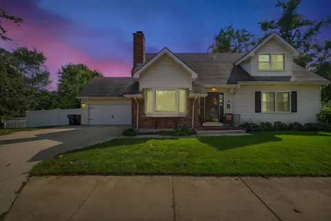 10 W 12th Ave, Naperville, IL 60563