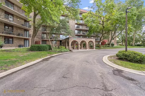 111 S Baybrook Dr #114, Palatine, IL 60074