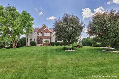 6805 Burning Tree Cir, Mchenry, IL 60050 photo 1