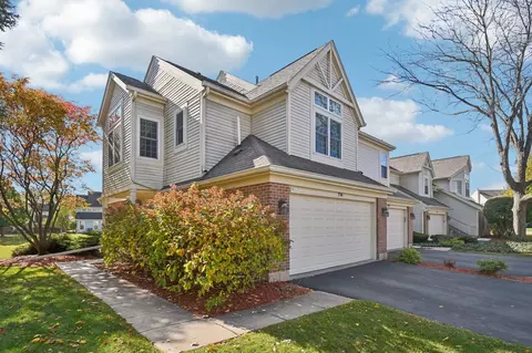 71 Ione Dr #A, South Elgin, IL 60177