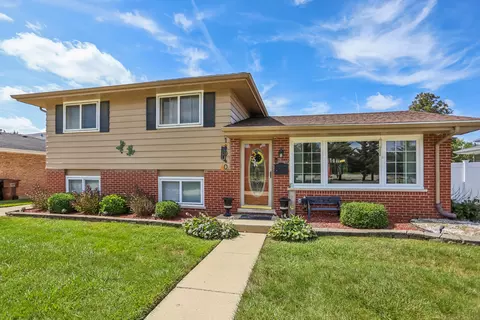 18040 Olympia Dr, Country Club Hills, IL 60478